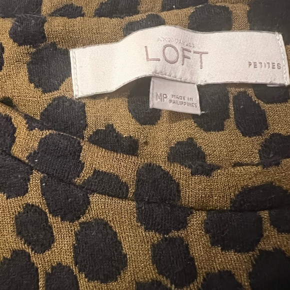 Loft Women’s Brown Black Animal Print Shirt Size Medium Petite - Picture 7 of 9
